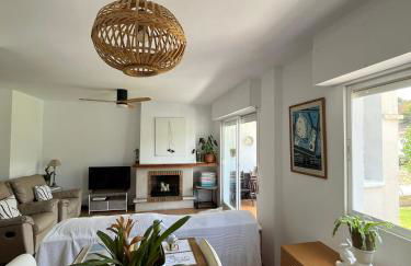 Duplex in residential complex with pool - Photo 12