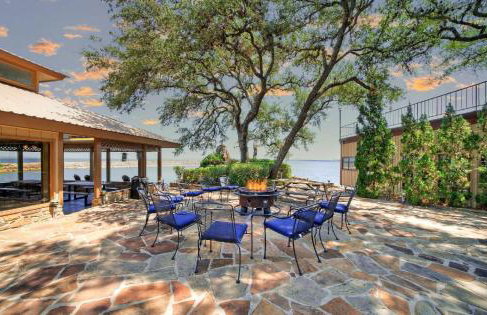 Luxurious Lakefront Estate: Spectacular Views, Expansive Grounds and Private Jetty - Foto 18