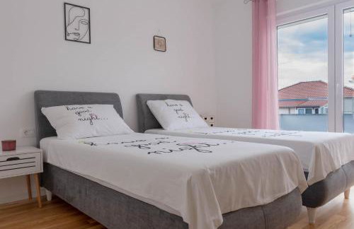 Luxury apartment with terrace Castel - Photo 4