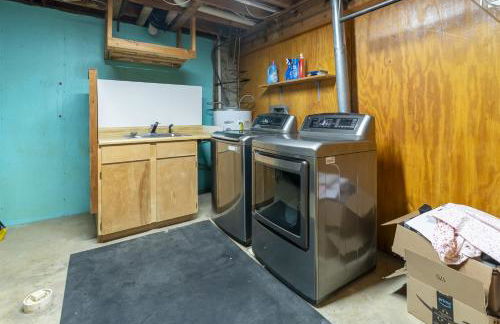 Luxury Lake House w Dock & Game Room - Photo 59