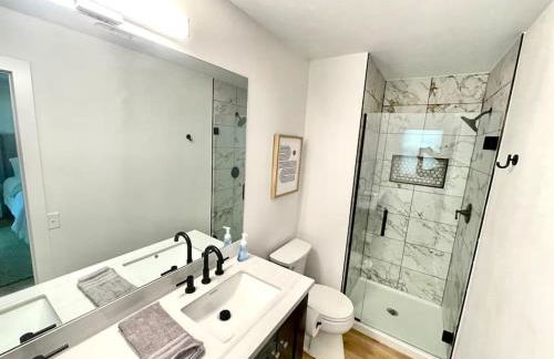 Fayetteville Retreat - Centrally located - Next to Washington Regional Hospital - Photo 33