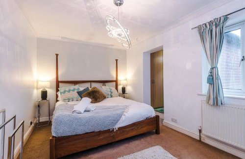 4 Bed House - Sleeps 8 - Free Parking - Manchester - Foto 41