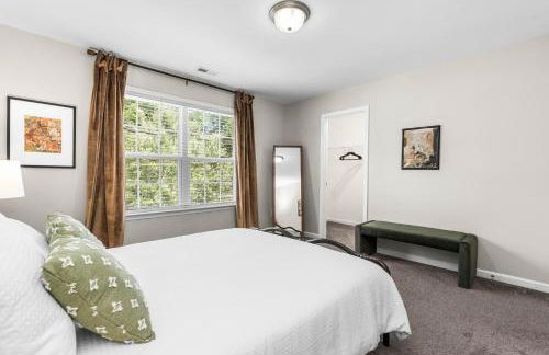 Charming 5bd - BBQ - Deck- 4mins Duke University - Photo 13