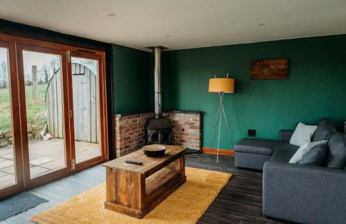 Woodpecker Lodge- A Pet Friendly Rural Retreat - Photo 5