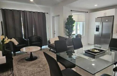 25893 Sw 144 CT · 3 Bed 2.5 Bath Townhome Rooftop 1 Parking Spot - Foto 6