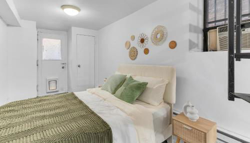 Inviting 2Bd Upper East Side Stay with Backyard - Foto 4