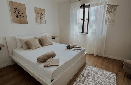 Dawn & Dusk - Modern Two Bedroom Apartment with Mountain Views - Photo 7