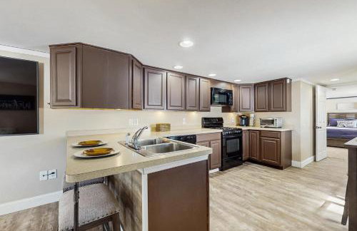 Close to Lake George! Couples Retreat with Pool - Foto 12