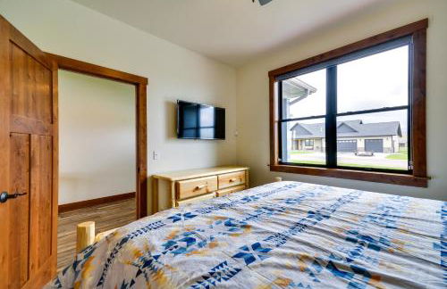 Sleek Red Lodge Home Rental with Private Hot Tub! - Foto 22