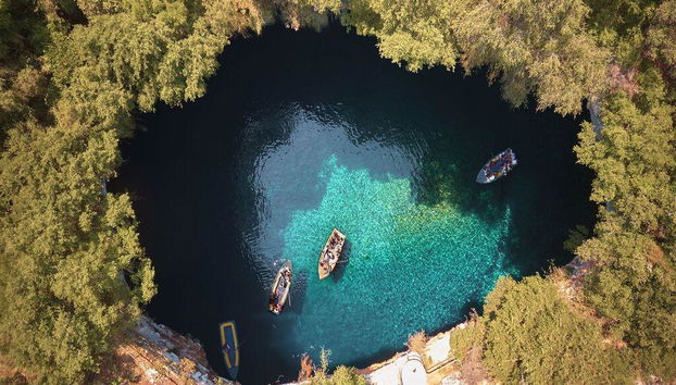 Discover the Drogarati and Melissani caves, Agia Efimia and Fiscardo Villages - Full-Day Tour - Foto 3