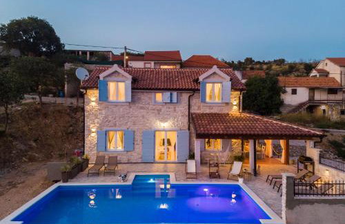 Stone Villa Cara d Oro - Heated Infinity Pool & Views - Photo 2
