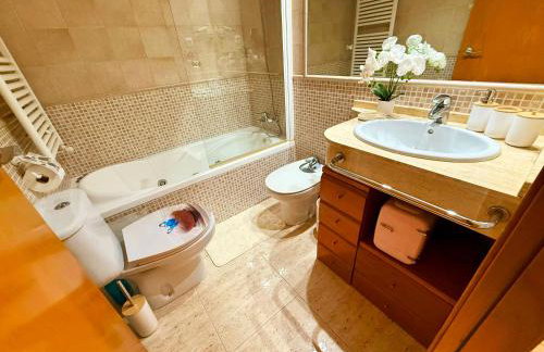 Apt con chill-out, piscina en la azotea a 5 min de la playa y parking privado - Foto 32
