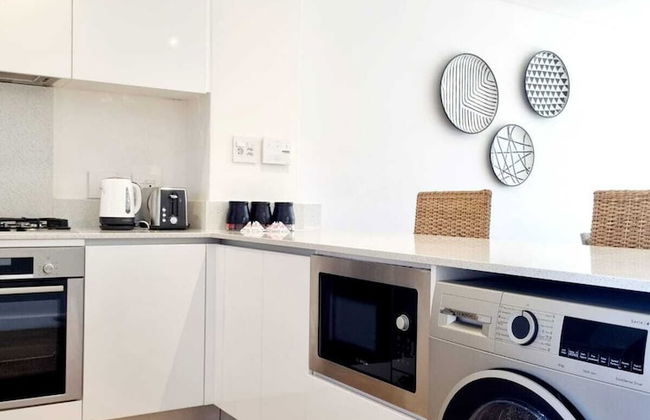 The Island Club by Smart City Stays - Photo 21