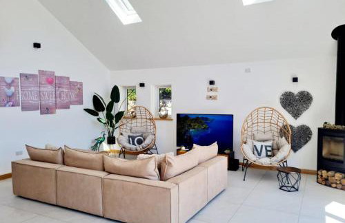 4 Bed Villa Sleeps 8 -private Terrace-free Parking - Foto 60