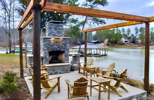 Paradise Point - 4BR Lakefront Haven Dock, Kayaks, & Cozy Firepit - Foto 5