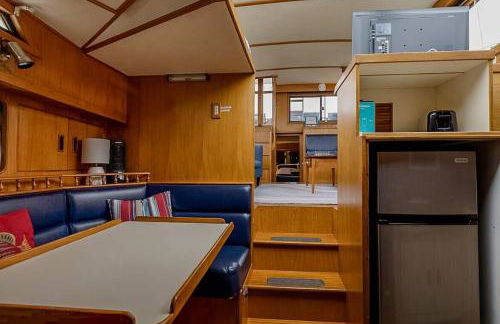 2BR Spacious & Comfy 43' Yacht - Heat & AC - On the Freedom Trail - Best Nights Sleep - Foto 7