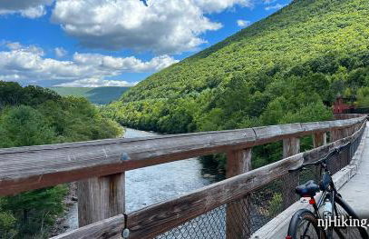 Hot Tub & Fire Pit: Cozy Pines Chalet in Poconos - Foto 24