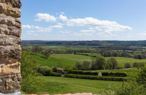 Stunning 3 Bedroom Cottage near Historic York - Photo 18