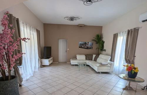 Peaceful 4 stars eco-friendly villa with private pool and parking - Foto 7