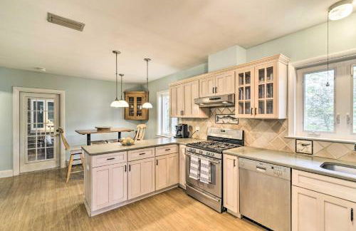 Bayfront Retreat with Game Room and Outdoor Pool! - Foto 6