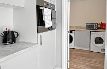 Amaya Seven - Luxury 3 bedroom detached house with garden & driveway - Sleeps 7 - Bottesford, Leicestershire - Foto 25