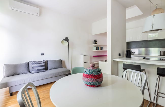 Stylish Apartment With Balcony - Photo 7