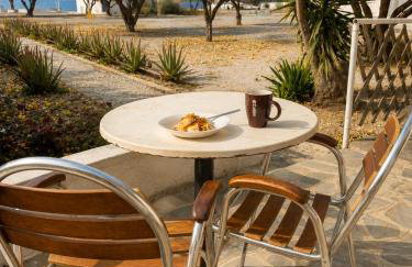 Klima Beach House Walk to Sea Easy Stay - Photo 3