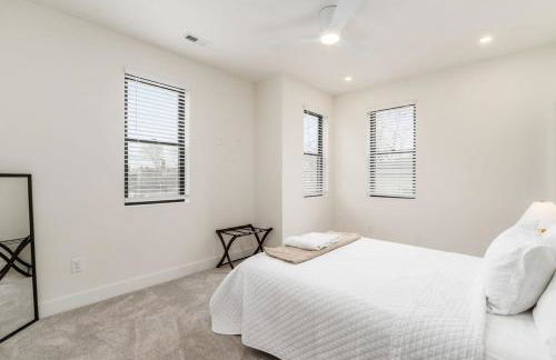 Luxury Escape 4BR 3 bath Oasis in Historic Old Town - Foto 35