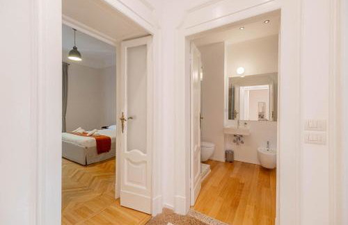 Velvet & Marble - Stylish Luxury City Center Apartment - Photo 13