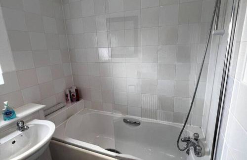 2 Bed Apartment Sleeps 4 -Near Airport -WiFi & Tv - Foto 8