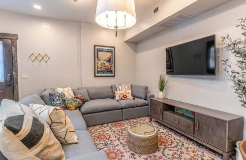 The Electric Bungalow - Photo 2