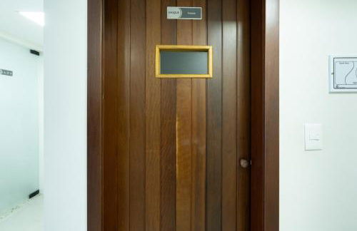 Localização Central! A 450 metros da Vila Germânica Loft com Piscina, Ar-Condicionado, Wi-Fi, Cozinha completa, Garagem Privativa, Espaço Zen, Academia, Sauna, e Mercadinho 24h - Foto 34