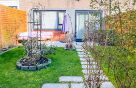 Newtown Contemporary Stay with free parking & garden - Photo 14