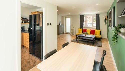 Family-Friendly 3-Bed House with Huge Garden - Foto 4