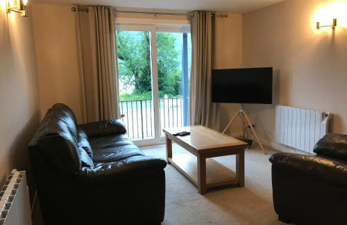 Borrodale, one bedroom apartment with balcony and loch view. - Photo 20
