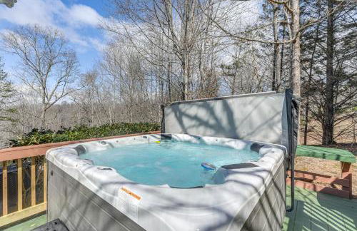 Hot Tub and Views! Squatchs Place in Blairsville - Foto 5