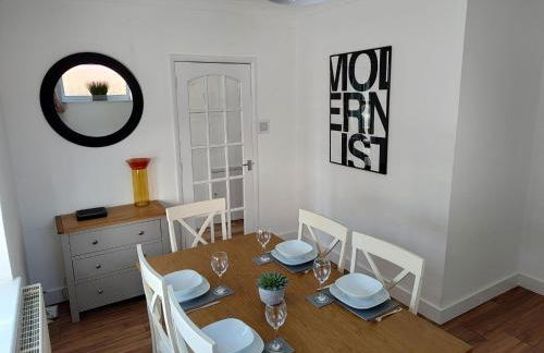 Jarvis Drive 3 Bed contractor house In melton Mowbray with parking - Photo 4