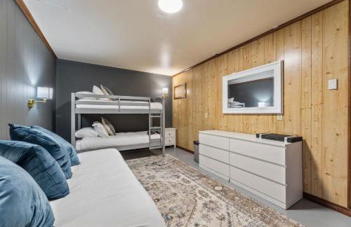 Golf-Side Luxe Escape Sleeps 13 Hot Tub & Theater - Foto 29