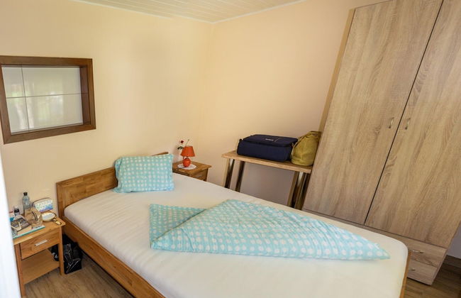 Bungalow by Lake Ossiach With Mountain Views - Photo 2