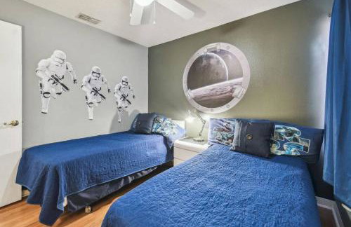 FABULOUS New Decor, Near Dis, Fireplace, Star Wars Children's BR, Next To Pool, LOW rates! - Foto 55