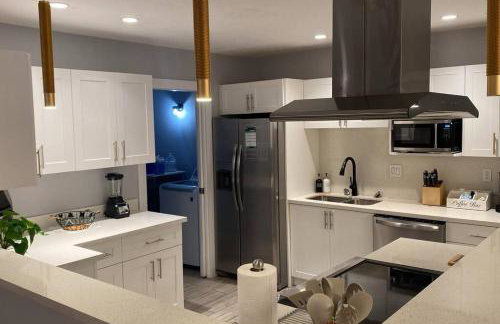 Luxurious Westchester Home Near Miami Clinics - Photo 54