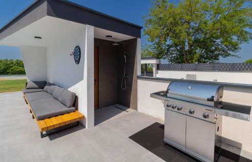 Gorgeous Home In Smokovic - Photo 16