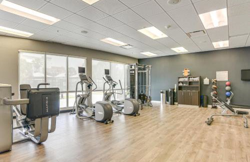 Walk to Beach Pool-View Condo in Galveston! - Foto 29