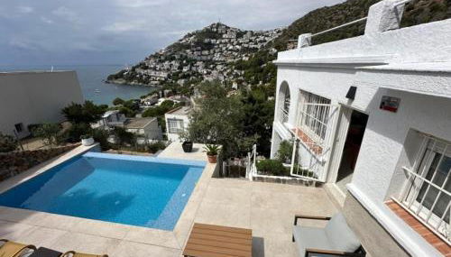 Preciosa casa con piscina desbordante y vistas al mar - Photo 4