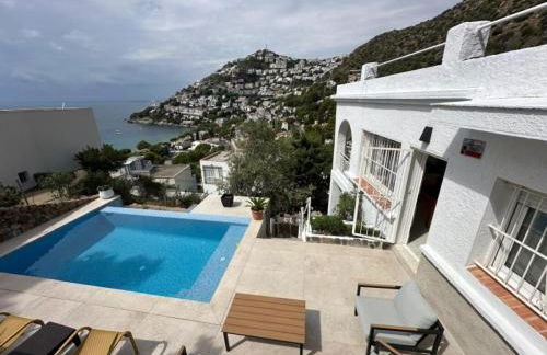 Preciosa casa con piscina desbordante y vistas al mar - Foto 4