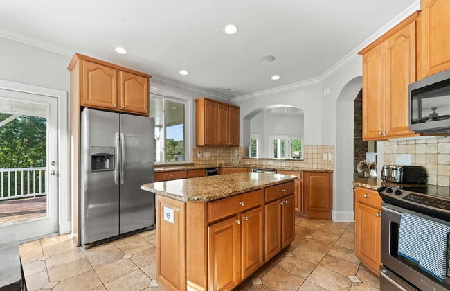 Lakefront 6bdr, Priv Dock, Game Room, Firepit Jake's Lake House by Avantstay - Foto 4