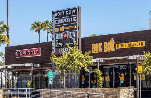 Adorable 2BR-2BA House with EV & Free Parking and Family Friendly in Los Angeles - Photo 76