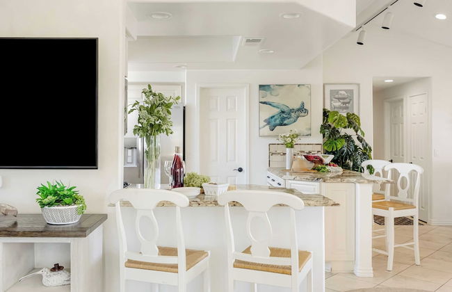 Shoreline Villa by Avantstay Steps to the Beach, Bay, & Pier! - Photo 11