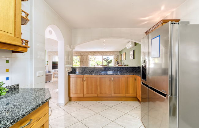 4 bedroom House in Castelló d'Empúries with private pool and garden - Photo 11