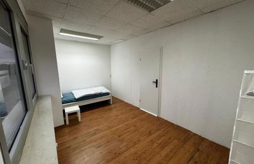 D1 Frankfurt 230m2 - 7 Einzelzimmer mit 2 Parkplätzen - Foto 12